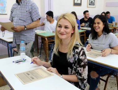 Ξεκίνησε η αντίστροφη μέτρηση για τις Πανελλαδικές- Τι ισχύει με τα μόρια και την βαρύτητα των μαθημάτων